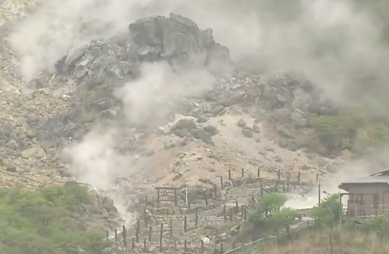 箱根山噴火警戒レベル2に引き上げ。小規模噴火でも風下では火山灰や噴石が降る恐れ。一部ネットでは5月11日に噴火では?と地震予言の噂も 箱根山噴火警戒レベル2に引き上げ。小規模噴火でも風下では火山灰や噴石が降る恐れ。一部ネットでは5月11日に噴火では?と地震予言の噂も