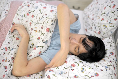 ベッドから布団が落ちる！寒い季節を乗り切る解決法